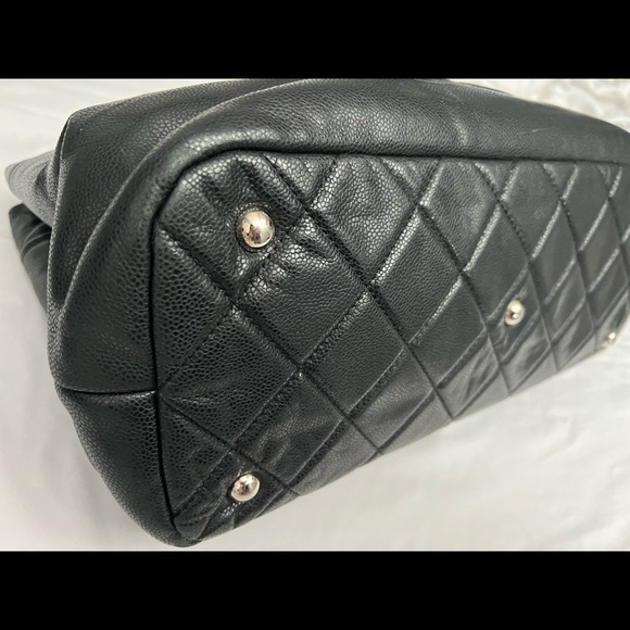 Chanel large caviar tote - Picture 5 of 12